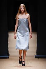 プラダ 2023年春夏ウィメンズコレクション、反射や屈折を通して見据える“現実”｜写真43