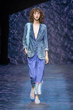 エンポリオ アルマーニ 2023年春夏ウィメンズコレクション - 相反性の調和｜写真25