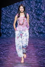 エンポリオ アルマーニ 2023年春夏ウィメンズコレクション - 相反性の調和｜写真37