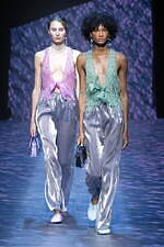 エンポリオ アルマーニ 2023年春夏ウィメンズコレクション - 相反性の調和｜写真55