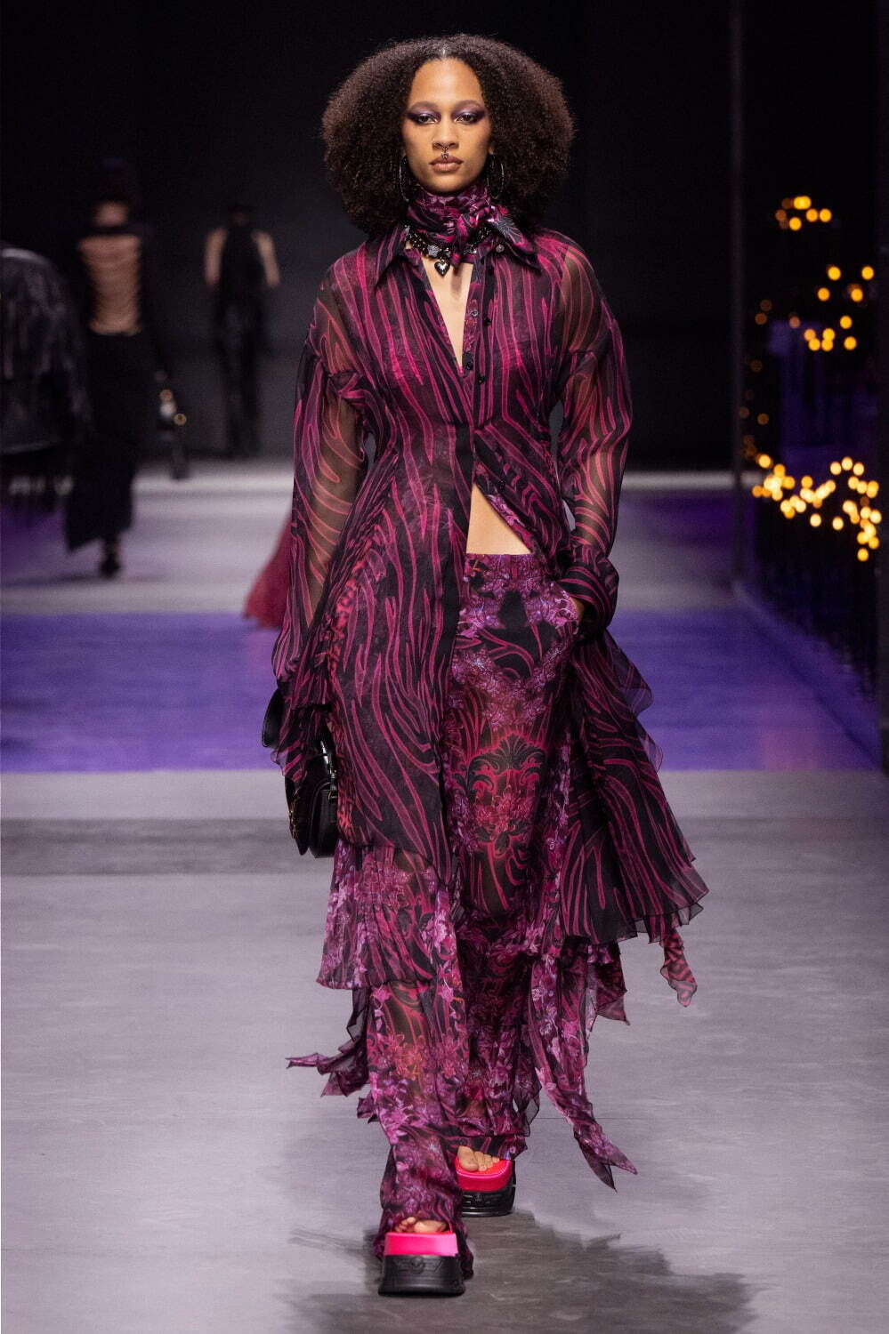 ヴェルサーチェ(VERSACE) 2023年春夏ウィメンズコレクション ファッションプレス