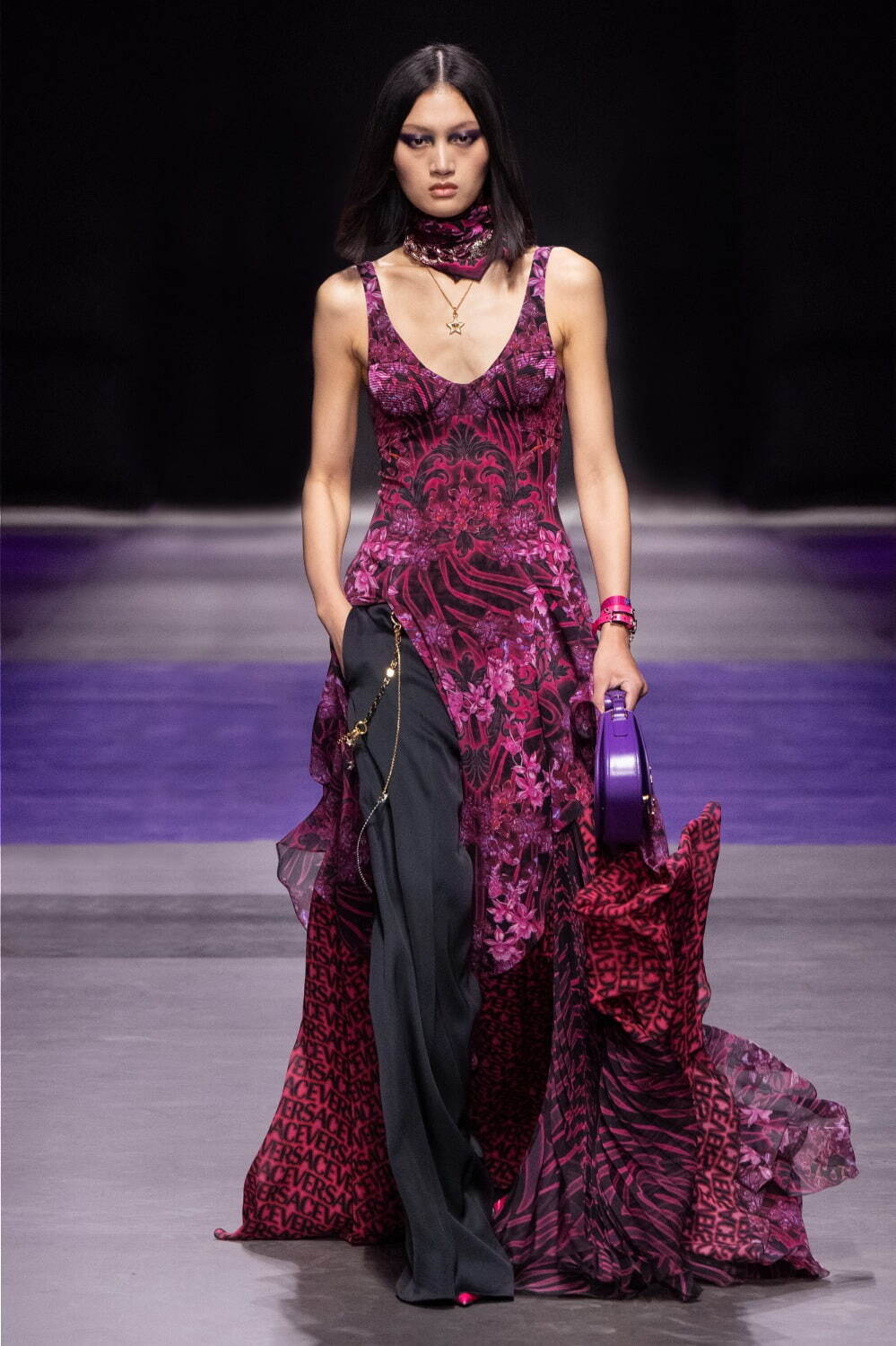ヴェルサーチェ(VERSACE) 2023年春夏ウィメンズコレクション ファッションプレス