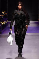 ヴェルサーチェ 2023年春夏コレクション、“ダークゴシックの女神”の姿｜写真37