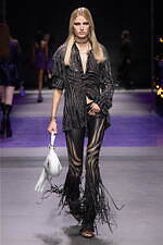 ヴェルサーチェ 2023年春夏コレクション、“ダークゴシックの女神”の姿｜写真42