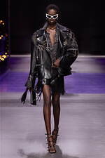 ヴェルサーチェ 2023年春夏コレクション、“ダークゴシックの女神”の姿｜写真43