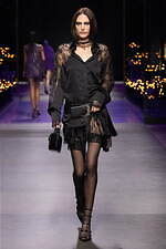 ヴェルサーチェ 2023年春夏コレクション、“ダークゴシックの女神”の姿｜写真46