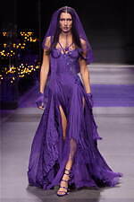 ヴェルサーチェ 2023年春夏コレクション、“ダークゴシックの女神”の姿｜写真54