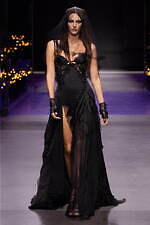 ヴェルサーチェ 2023年春夏コレクション、“ダークゴシックの女神”の姿｜写真55