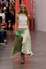 フェンディ 2023年春夏ウィメンズコレクション、"過去のコード”への尽きぬ探求｜写真11