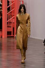 フェンディ 2023年春夏ウィメンズコレクション、"過去のコード”への尽きぬ探求｜写真12