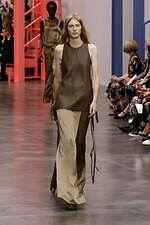 フェンディ 2023年春夏ウィメンズコレクション、"過去のコード”への尽きぬ探求｜写真23