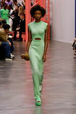 フェンディ 2023年春夏ウィメンズコレクション、"過去のコード”への尽きぬ探求｜写真26