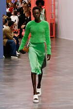 フェンディ 2023年春夏ウィメンズコレクション、"過去のコード”への尽きぬ探求｜写真27