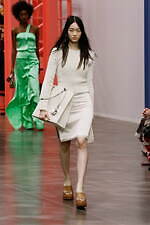 フェンディ 2023年春夏ウィメンズコレクション、"過去のコード”への尽きぬ探求｜写真30