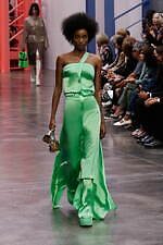 フェンディ 2023年春夏ウィメンズコレクション、"過去のコード”への尽きぬ探求｜写真31