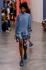 フェンディ 2023年春夏ウィメンズコレクション、"過去のコード”への尽きぬ探求｜写真43