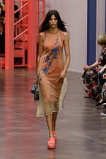 フェンディ 2023年春夏ウィメンズコレクション、"過去のコード”への尽きぬ探求｜写真48