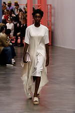 フェンディ 2023年春夏ウィメンズコレクション、"過去のコード”への尽きぬ探求｜写真56