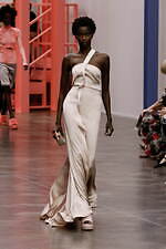 フェンディ 2023年春夏ウィメンズコレクション、"過去のコード”への尽きぬ探求｜写真60