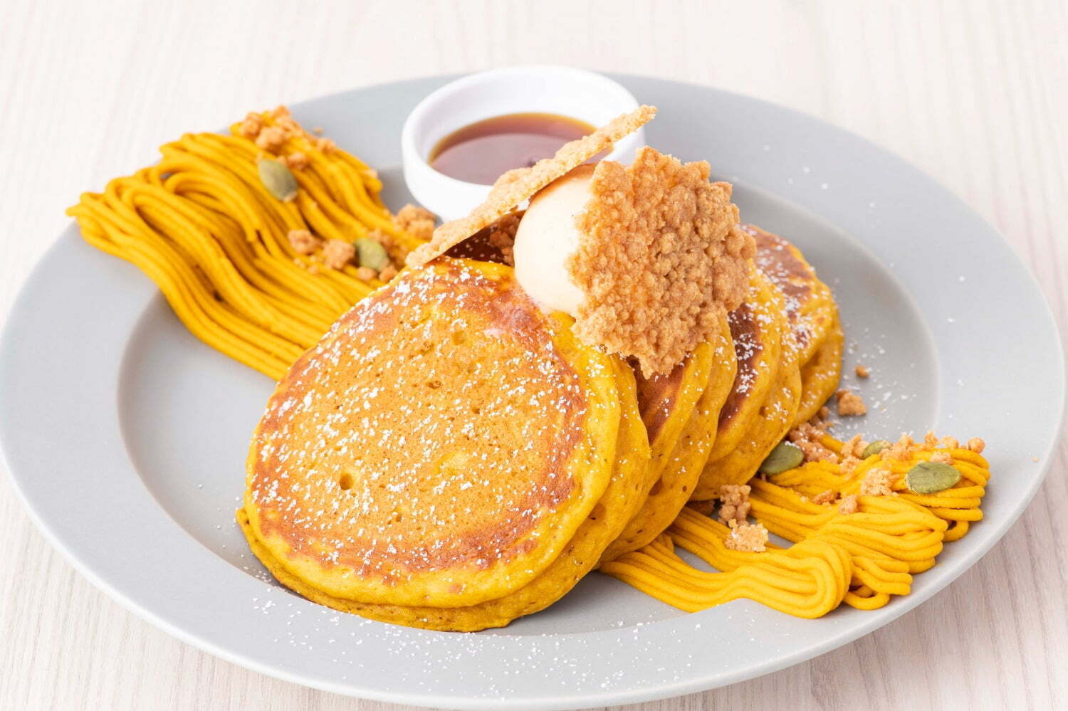 サラベス「パンプキンスパイスパンケーキ」ハロウィン限定で、“熱々ポットパイ”とのセットコースも