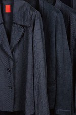 HaaT(ハート)から、職人技術で“黒”の魅力を生かしたジャケットやワンピースなど発売｜写真1