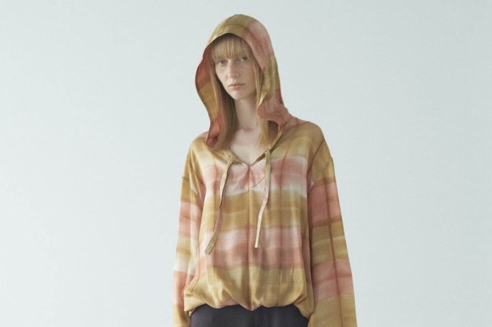 ウル、ツイード素材のスタジャン＆鮮やかな板染めキュプラのパーカーなど