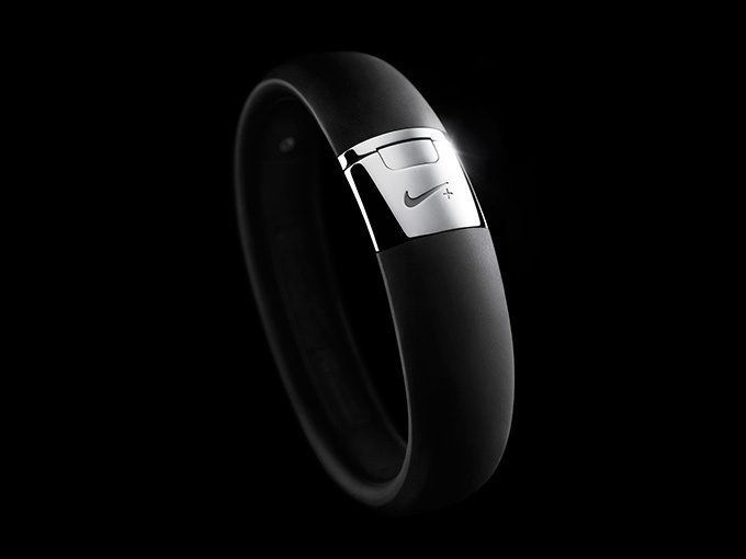 Nike+ FuelBand SEに数量限定のシルバーカラー登場 | 写真