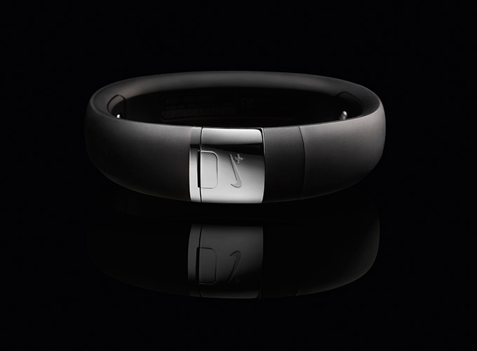 NIKE - ナイキ FUELBAND Nike+ FuelBand SEに数量限定のシルバーカラー登場