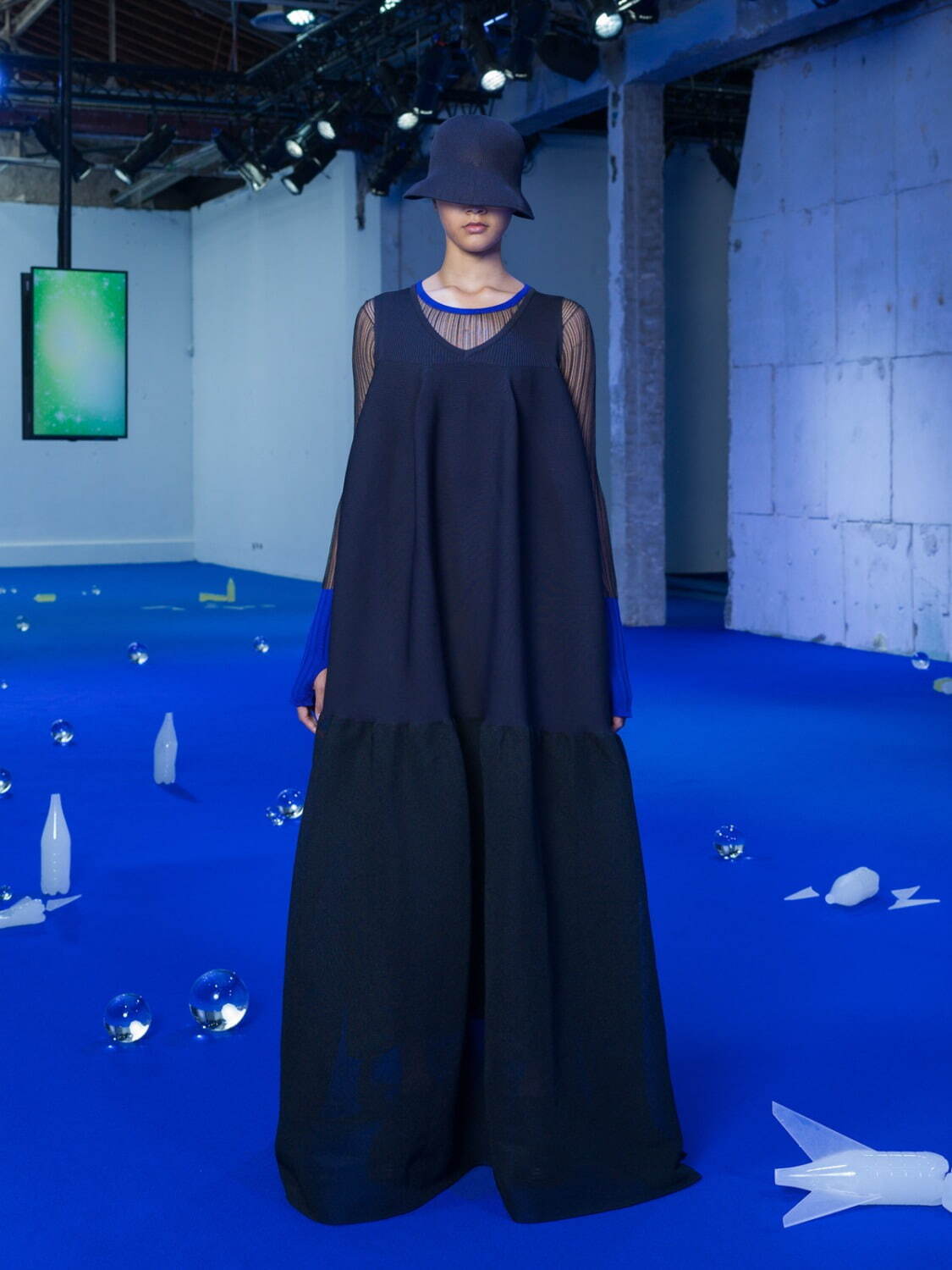 CFCL 年春夏コレクション 編み目に交わる官能性 ファッション