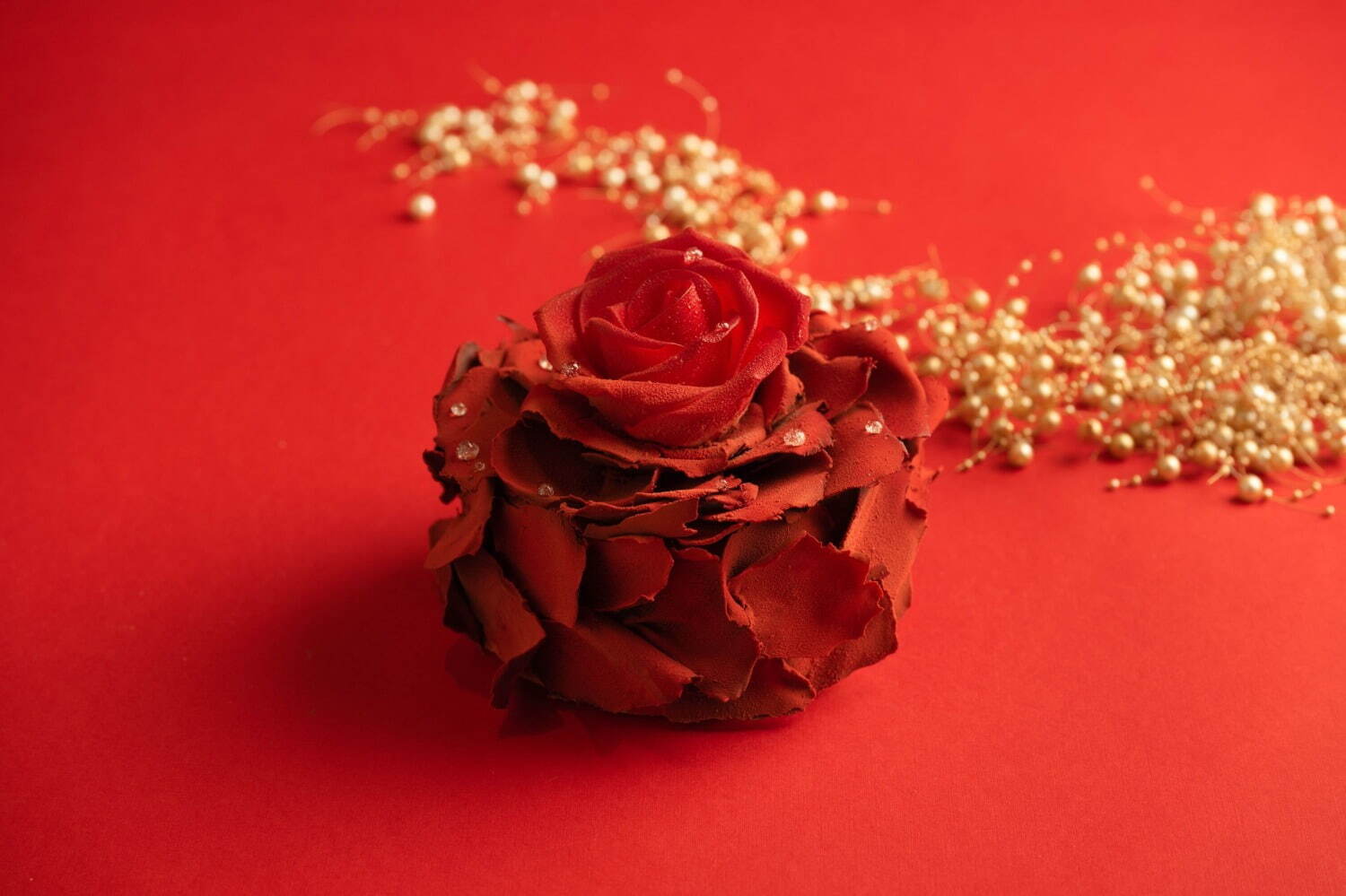 東京マリオットホテルのクリスマスケーキ 2022、真っ赤なチョコレートのバラで飾った「ローズ」ほか｜写真2