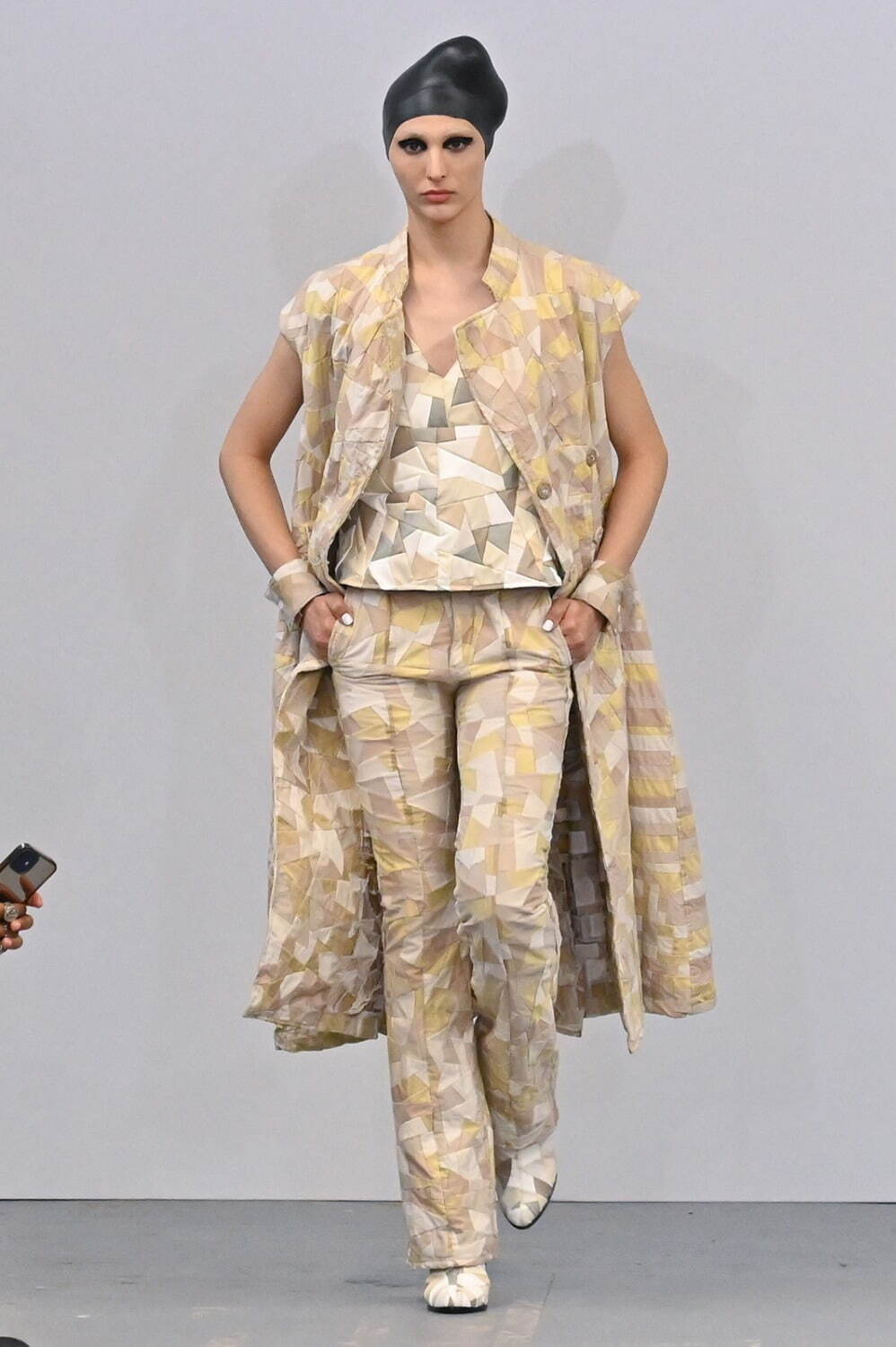 アンリアレイジ 2023年春夏｜ ケープ