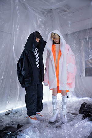 バルムング(BALMUNG) 2022-23年秋冬ウィメンズ&メンズコレクション  - 写真13