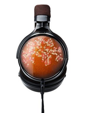 オーディオテクニカの60周年記念ヘッドホン「ATH-W2022」越前漆塗りハウジングに桜＆鳳凰の蒔絵｜写真2