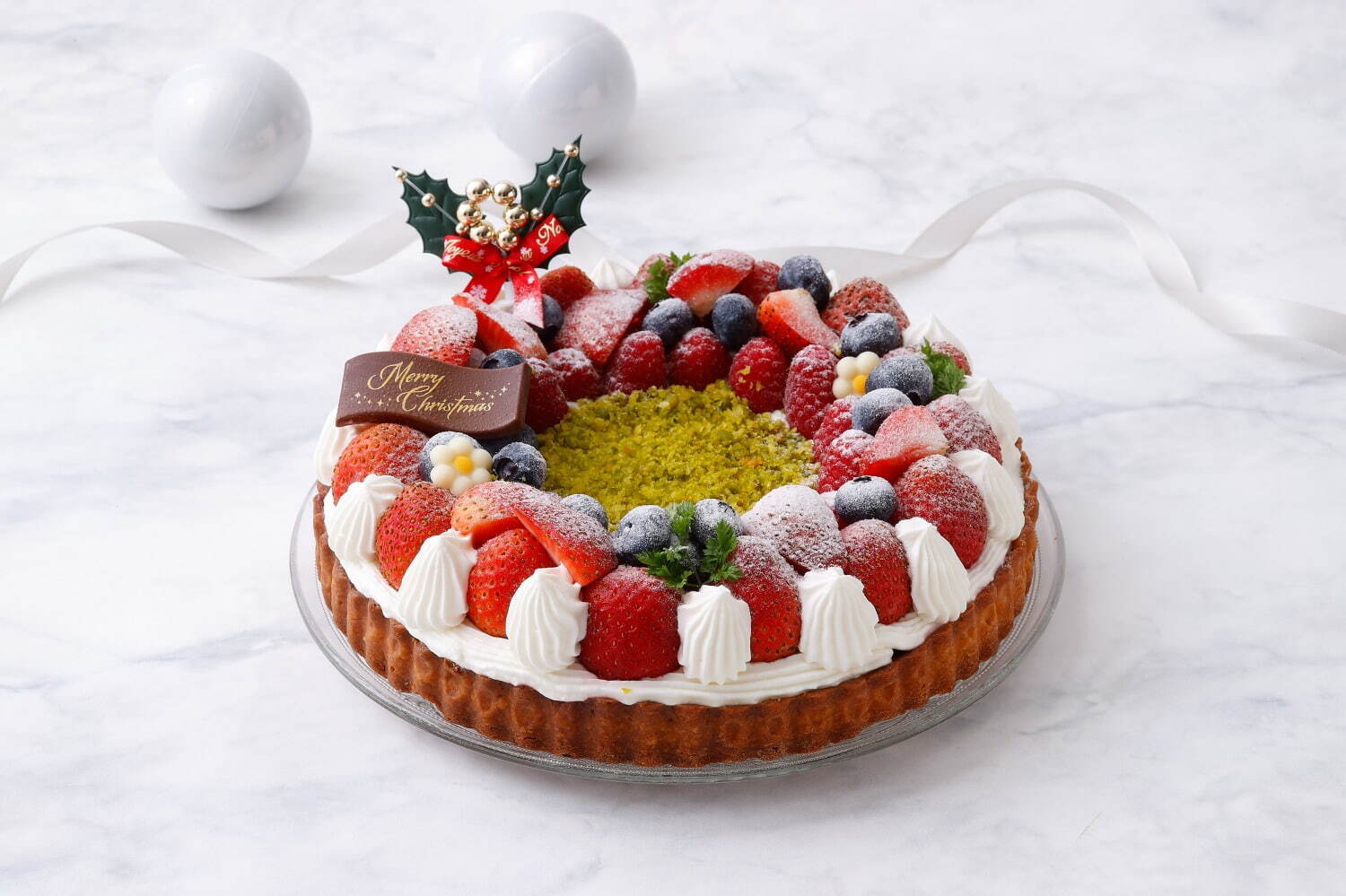 横浜・ホテルニューグランドの2022クリスマスケーキ、小さなロールケーキを積み重ねたカラフルケーキ｜写真3