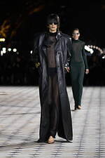 サンローラン 2023年夏ウィメンズコレクション - 舞踏家 マーサ・グレアムのドレスを再解釈｜写真4