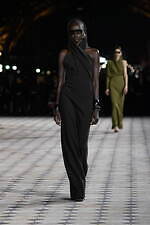 サンローラン 2023年夏ウィメンズコレクション - 舞踏家 マーサ・グレアムのドレスを再解釈｜写真10