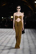 サンローラン 2023年夏ウィメンズコレクション - 舞踏家 マーサ・グレアムのドレスを再解釈｜写真12