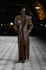 サンローラン 2023年夏ウィメンズコレクション - 舞踏家 マーサ・グレアムのドレスを再解釈｜写真15