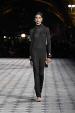 サンローラン 2023年夏ウィメンズコレクション - 舞踏家 マーサ・グレアムのドレスを再解釈｜写真21