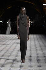 サンローラン 2023年夏ウィメンズコレクション - 舞踏家 マーサ・グレアムのドレスを再解釈｜写真23