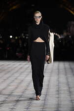 サンローラン 2023年夏ウィメンズコレクション - 舞踏家 マーサ・グレアムのドレスを再解釈｜写真44