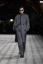 サンローラン 2023年夏ウィメンズコレクション - 舞踏家 マーサ・グレアムのドレスを再解釈｜写真48