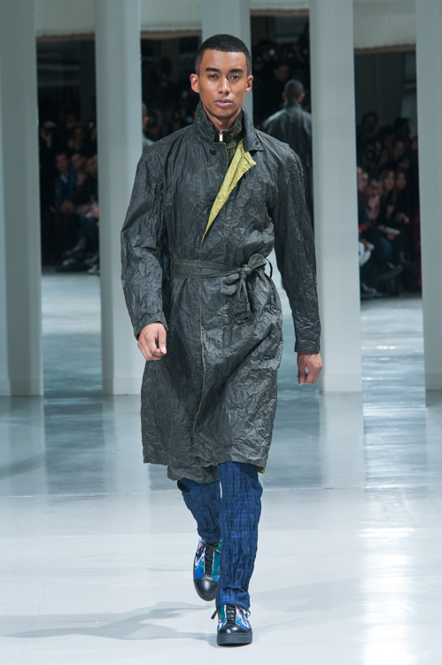 イッセイ ミヤケ メン(ISSEY MIYAKE MEN) 2014-15年秋冬メンズコレクション  - 写真15