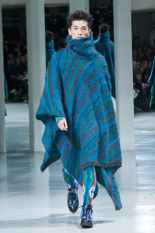 イッセイ ミヤケ メン(ISSEY MIYAKE MEN) 2014-15年秋冬メンズコレクション シルエット - 写真16