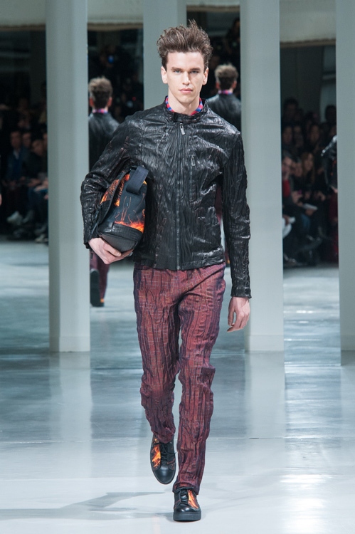 イッセイ ミヤケ メン(ISSEY MIYAKE MEN) 2014-15年秋冬メンズコレクション シルエット - 写真19