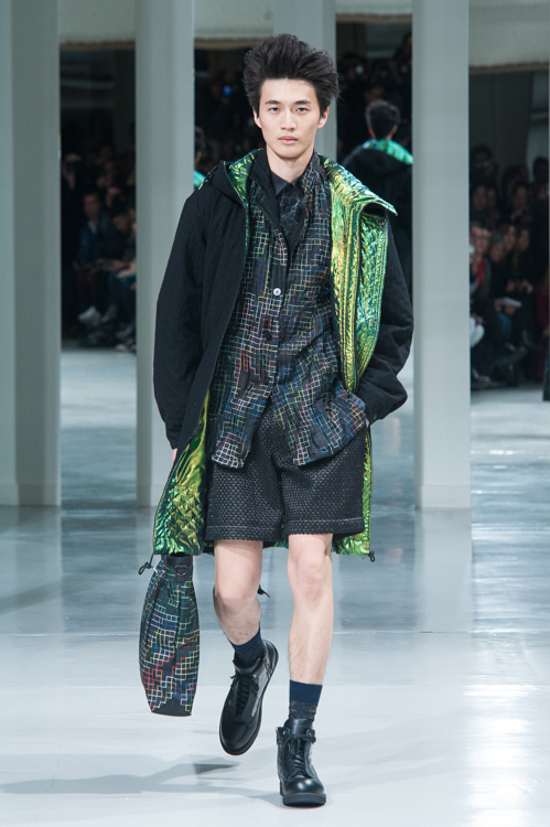 イッセイ ミヤケ メン(ISSEY MIYAKE MEN) 2014-15年秋冬メンズコレクション シルエット - 写真20