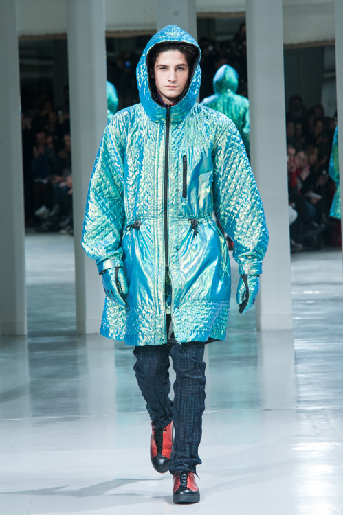 イッセイ ミヤケ メン(ISSEY MIYAKE MEN) 2014-15年秋冬メンズコレクション シルエット - 写真22