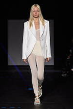 クロエ 2023年春夏コレクション、次世代エネルギー“核融合”を着想源に｜写真2