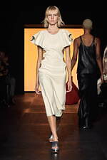 クロエ 2023年春夏コレクション、次世代エネルギー“核融合”を着想源に｜写真10