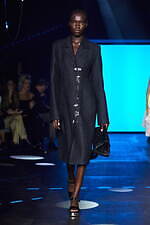 クロエ 2023年春夏コレクション、次世代エネルギー“核融合”を着想源に｜写真15